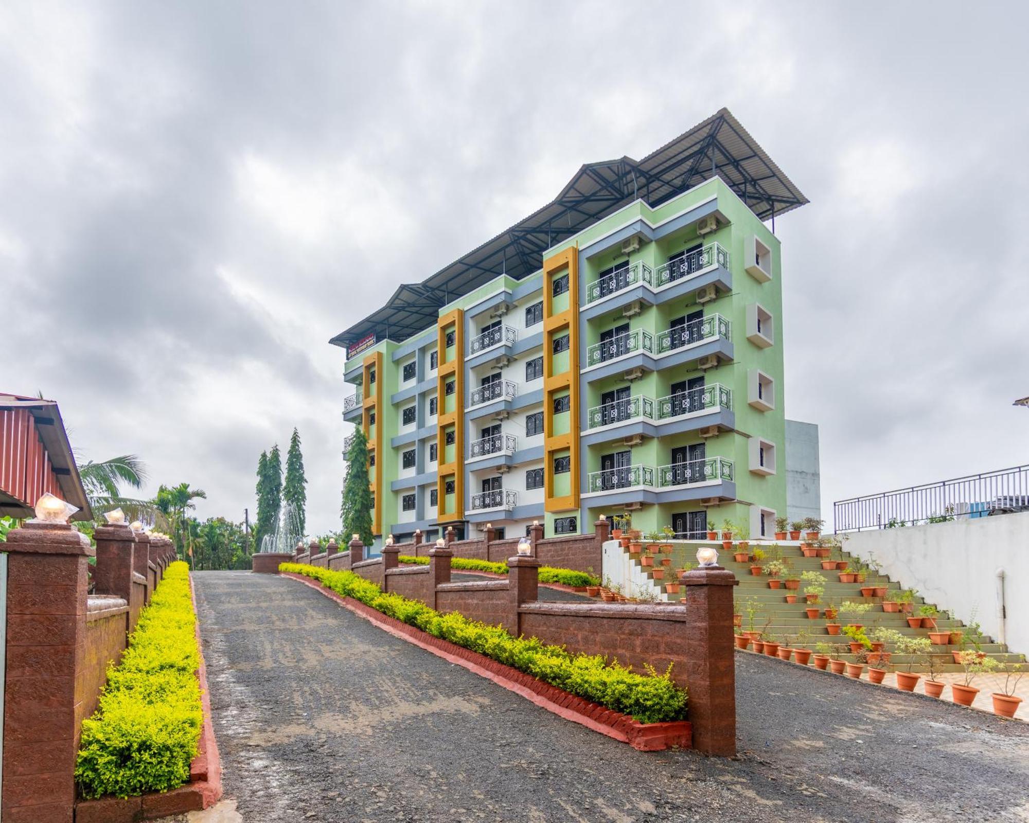 Treebo Green Village Resort - Goa Maneri  Exterior foto